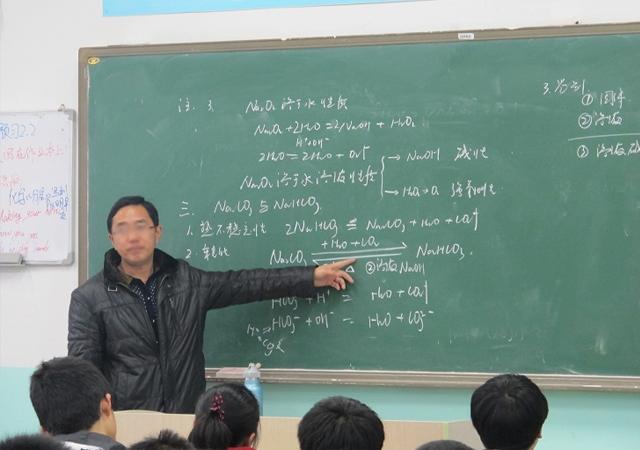 检查作业还收费？宝妈：班上老师课上掖着不讲，课下收费补课