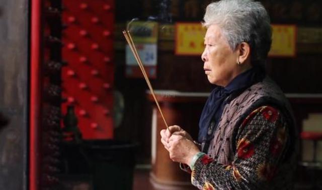 为了生儿子，40岁产妇搏命生三胎，剖腹产手术后全家人都乱了套