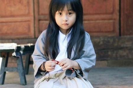 女孩出众惹人嫌？老师：女孩打扮太漂亮，会影响学习