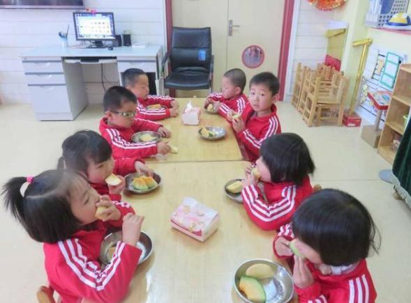 幼儿园伙食费一个月千元，正当家长嫌贵，老师的一张图让人闭嘴了