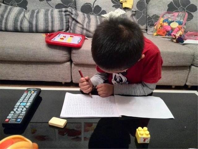 爸爸姓“熊”，给孩子取的名字，幼儿园老师每次点名都十分纠结