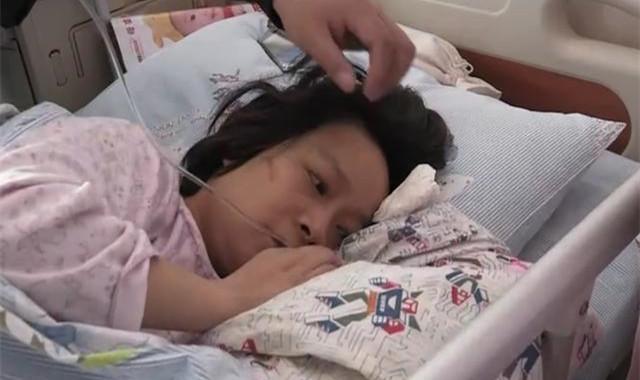 女人生孩子就是一个人的冒险，手术室的孤独男人不懂