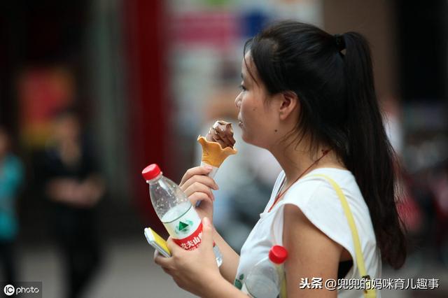 三伏天太热了，准妈妈真的可以吃雪糕？儿科医生：这三类孕妇别吃