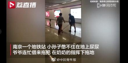 每家门上都挂一只西瓜，邻居拍照发上网！真相原来是……