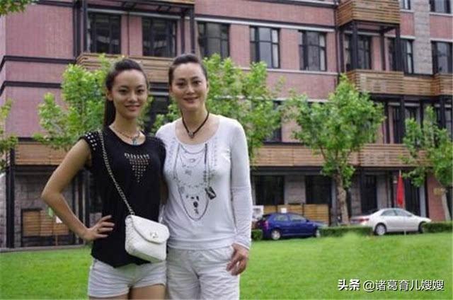 早生孩子与晚生孩子有啥不同？宝妈脸上有答案，很明显