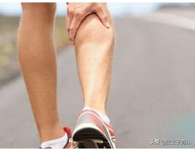 孕期腿抽筋是缺钙？盲目补钙只能是无用功，这3个原因也不可忽视
