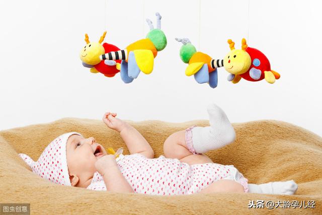 四个月一下的宝宝，看看怎样培养他做好好精细动作？