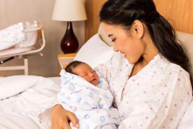产后坐月子，能带着宝宝回娘家吗？这里面的讲究你要知道
