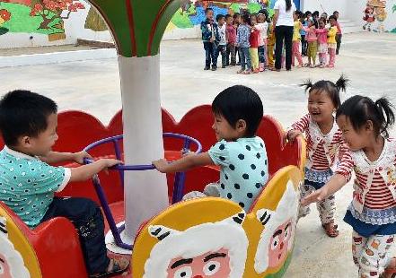 幼儿园水果是摆拍？被家长发现是“套路”，园长：是为了孩子好