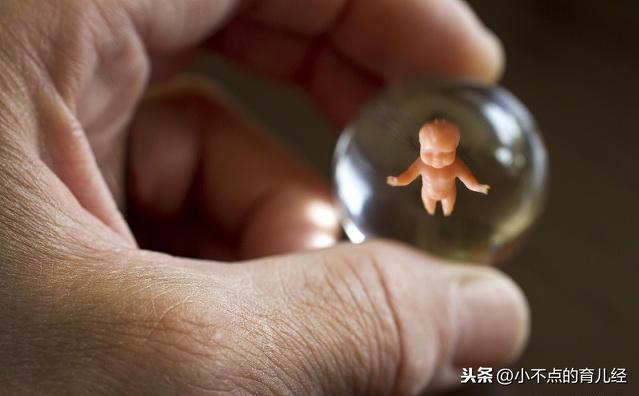 胎儿一直待在羊水里，为什么发育这么好？羊水的3点作用很重要