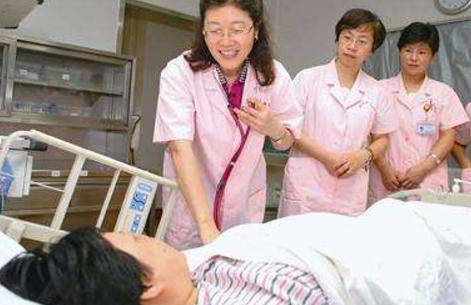 夫妻超过这个年纪就不要生二胎了，不仅自己会受罪，孩子也尴尬