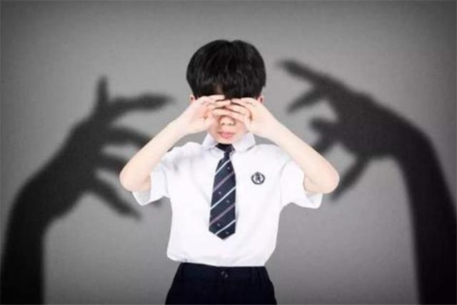 儿子写作业被妈妈训斥，委屈报警求评理，结果最尴尬的却是她？