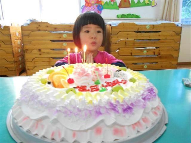 孩子过生日，宝妈把蛋糕送去幼儿园，为什么却没人肯吃？