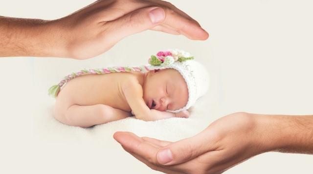 资深护理师讲解：母乳喂养的5个正确姿势及技巧！方便更省力