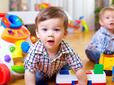 将婴幼儿比作一台认知因果关系的机器也许有一定的道理