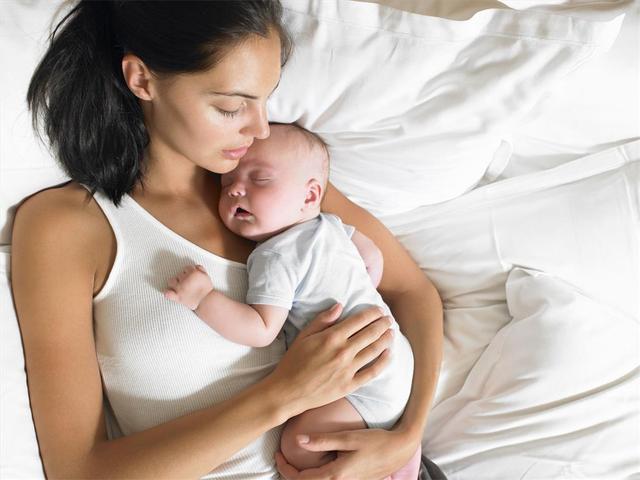 夏天哺乳，3个办法让妈妈和宝宝清爽一夏