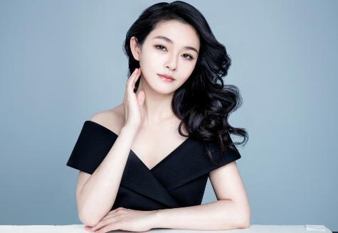 大S女儿“公主坐”获赞，孩子有好的教养，是父母最成功的教育