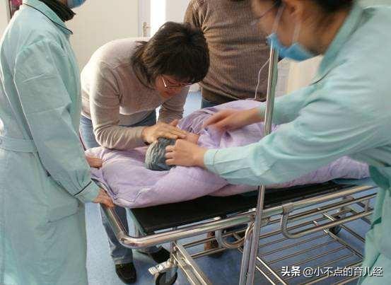 妈妈挤了一下宝宝的“富贵孔”，送医抢救2小时，别再无知了