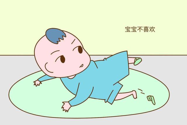 宝宝要不要光脚，儿科专家给出解释，家长：后悔才知道