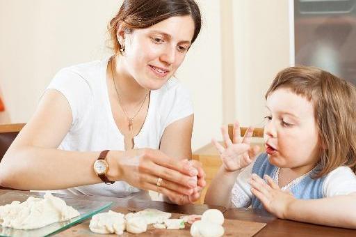 厉害的孩子，一般有位这样的妈妈，跟学识无关，希望你也能做到