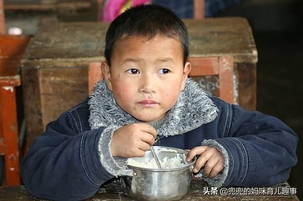 你以为孩子吃饱了，却不知“隐形饥饿”正在危害健康，父母别大意