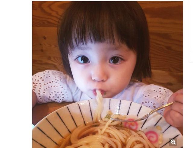 新手宝妈被医生怒斥：三岁女娃6天不拉粑粑，宝妈“害惨”娃