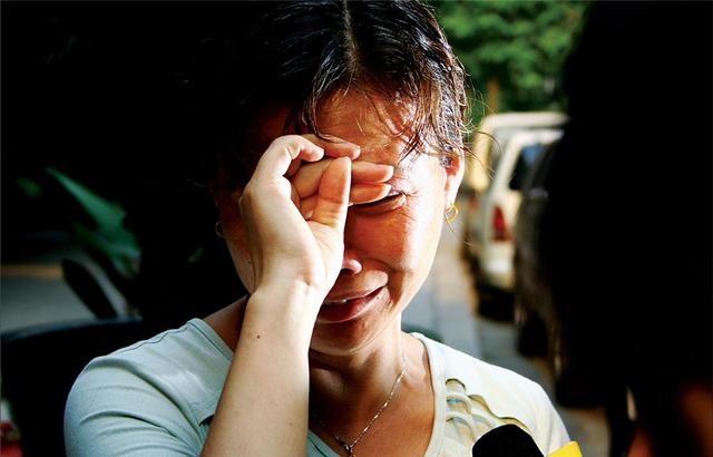 1岁宝宝发高烧，妈妈赶紧这样降温，医生看了摇头：救不了