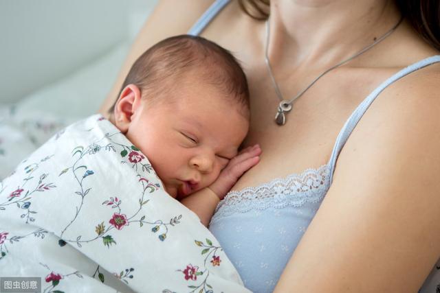 宝宝突然不吃奶，喜欢咬乳头，咋回事？4个原因好好分析一下