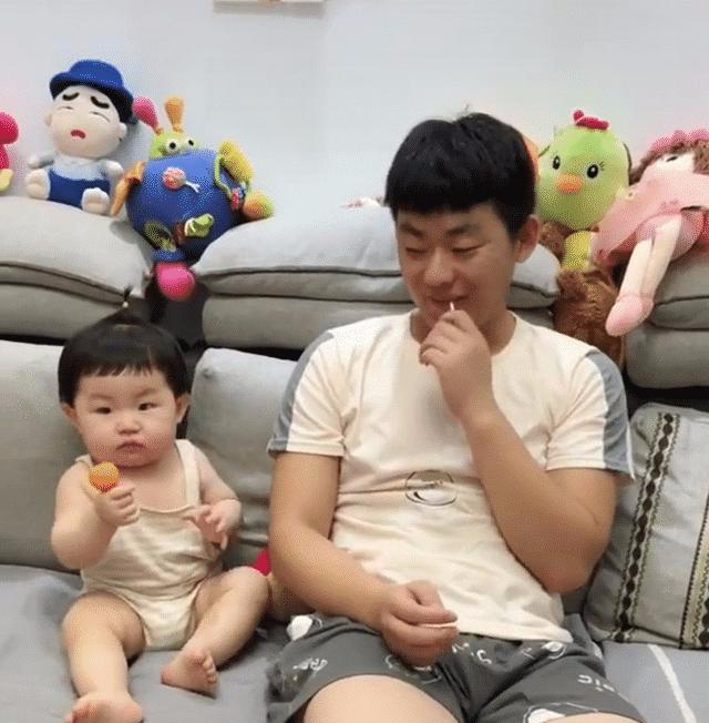 女儿索要棒棒糖，爸爸用小橘子糊弄宝宝，网友：糟老头子坏透了