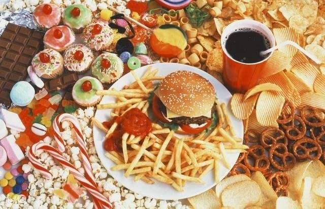 怀孕后，孕妈要少吃这4种食物，可能会对孩子带来伤害，别不在意