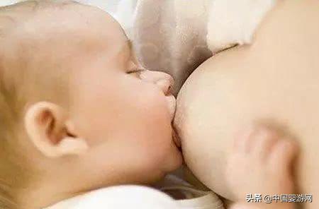 关于哺乳四种正确方式，我以为分分钟学会，没想到却毁了整个夜晚
