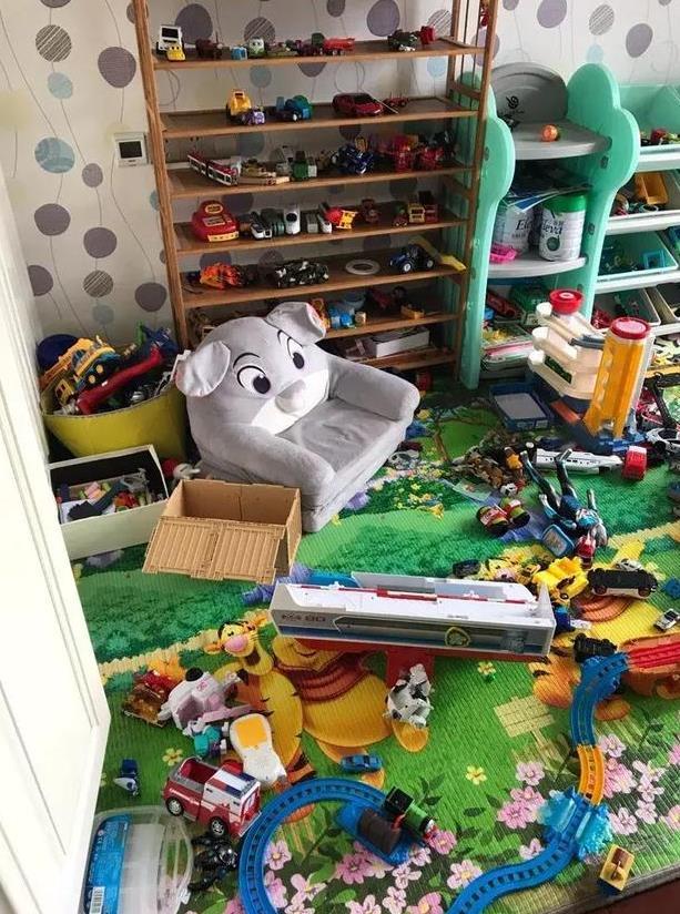 桌子杂乱的孩子智商高？育儿专家：&quot;后果体验法&quot;让孩子学会整理