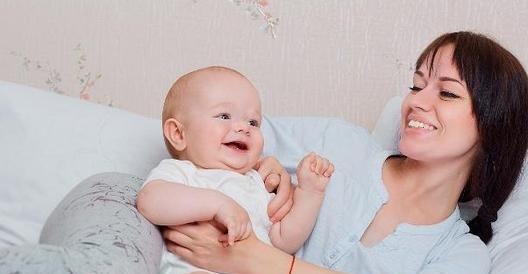 宝宝有这3个表现，，说明真正认识妈妈了