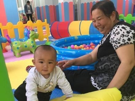 5岁男童不好好吃饭，婆婆想出2“妙招”坑苦娃，孩子妈妈失声痛哭