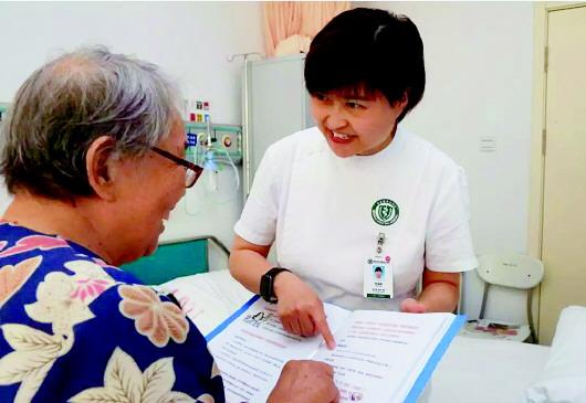 幼儿园里一孩子呕吐后误吸 市立医院护士成功救人