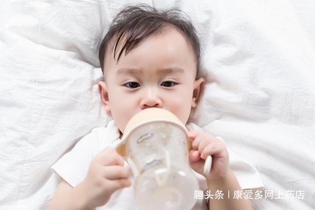 婴儿使用安抚奶嘴有利有弊，怎么看待都好，给宝宝用时要注意卫生