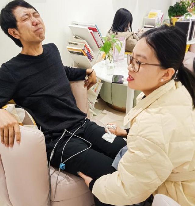 准爸爸体验分娩，孕妈心疼不让继续，老公一句话甜虐网友：是真爱