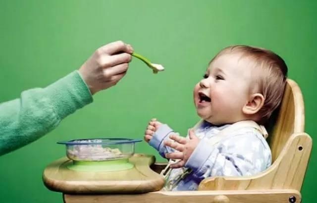 教你八招，培养宝宝独立进食的好习惯！