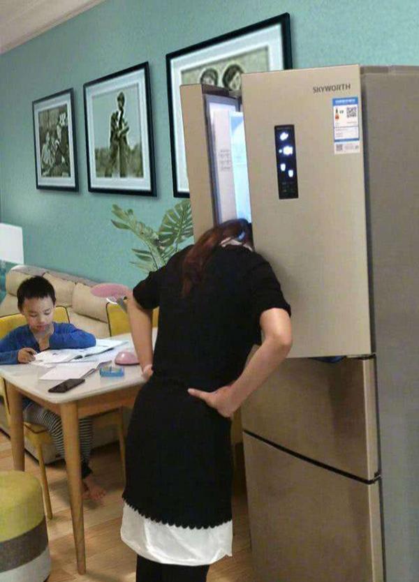 36岁妈妈陪女儿写作业致更年期提前：暑假陪写作业的崩溃无与伦比