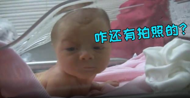 出生五天的新生儿听到呼唤，竟爬起来找妈妈，网友：心被暖化了