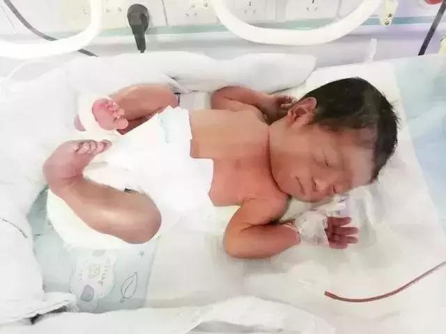 前天晚上抢救婴儿的医护人员，原来是她们！宝宝也有名字了