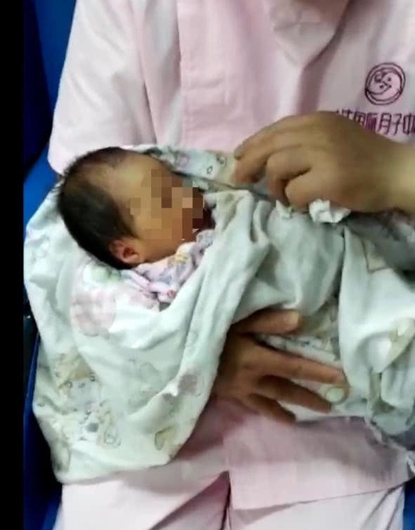 婴儿出生就被下2张病危通知！妈妈哭诉：月子中心慢性害宝宝