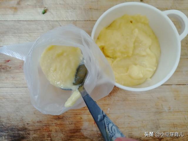 小米粥喝不完？给宝宝做成零食吧