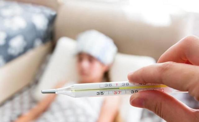 3岁女孩中暑还好妈妈及时发现，孩子中暑家长要重视，做好这几点