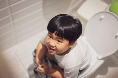 孩子尿床了，真的要打吗？作为父母知道一下