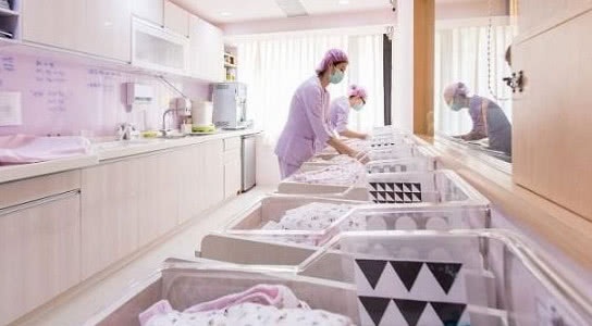婴儿出生就被下2张病危通知！妈妈哭诉：月子中心慢性害宝宝