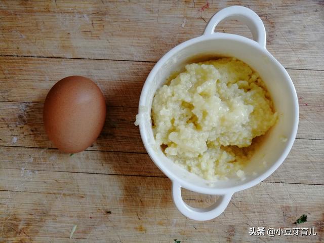 小米粥喝不完？给宝宝做成零食吧