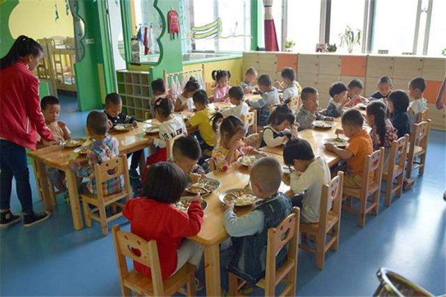 为让娃上个好幼儿园，宝妈陷入套路贷骗局，借5万赔上400万房子？
