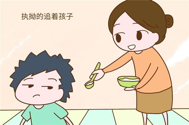“宝宝乖，吃一口吧！”追着孩子喂饭的4大坏处，家长别掉以轻心