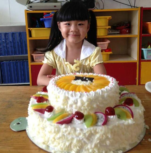 宝宝过生日，妈妈买蛋糕送到幼儿园分享，却被其他家长拒绝